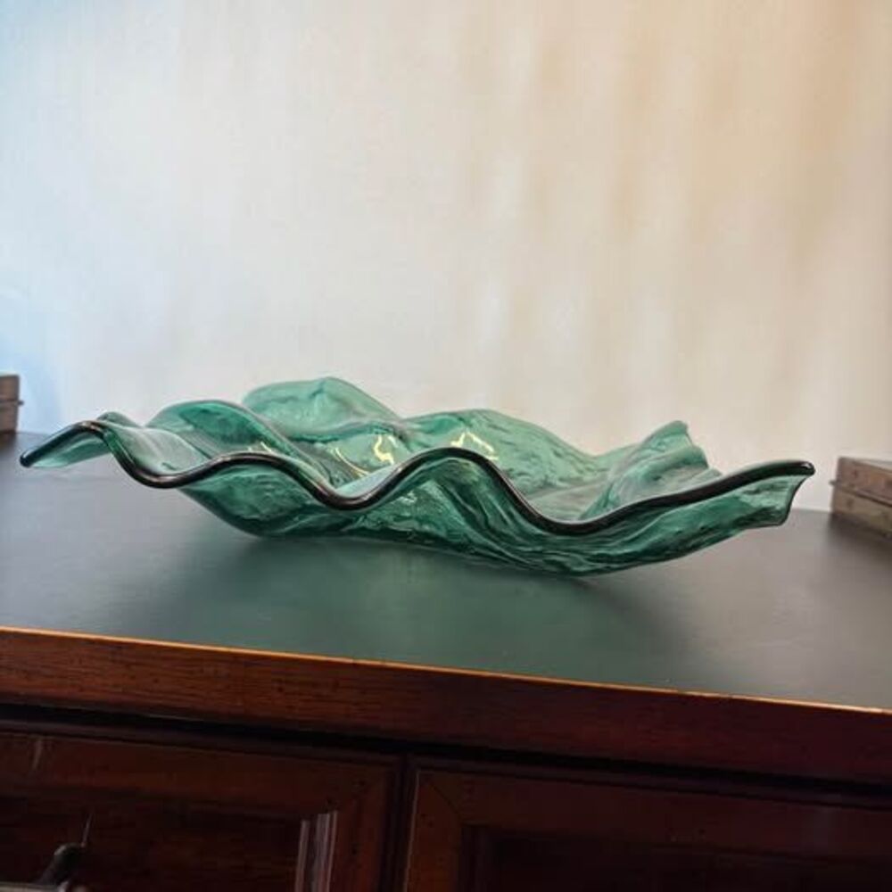 Hand-blown, ruffled vintage emerald green art glass bowl